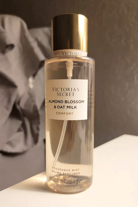 Spray de corp parfumat Victoria's Secret Almond Blossom & Oat Milk 250 mlIVET.RO - Reduceri de până la -80%